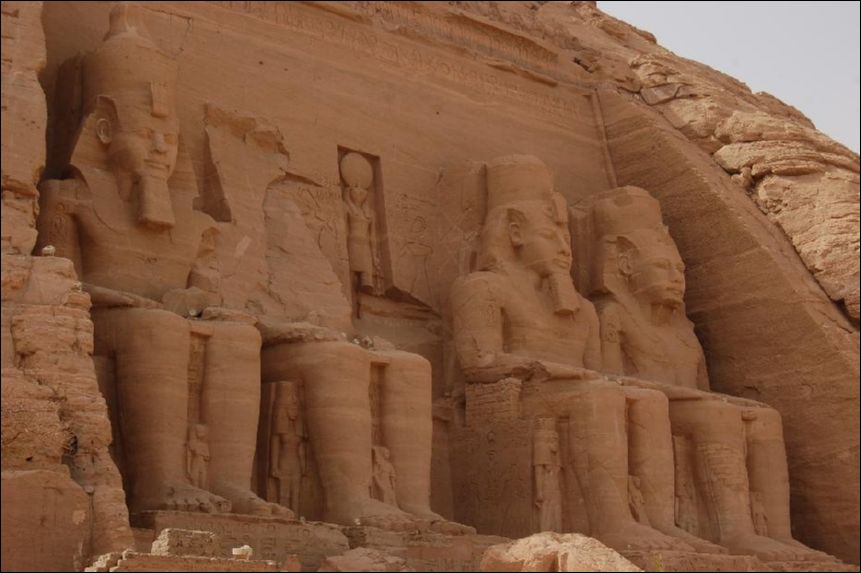 <i><b>Abu Simbel-042</b></i>